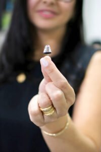 Serviços de revisão, limpeza e conserto de aparelho auditivo de todas as marcas, garantindo seu bom funcionamento. Agende sua Visita!