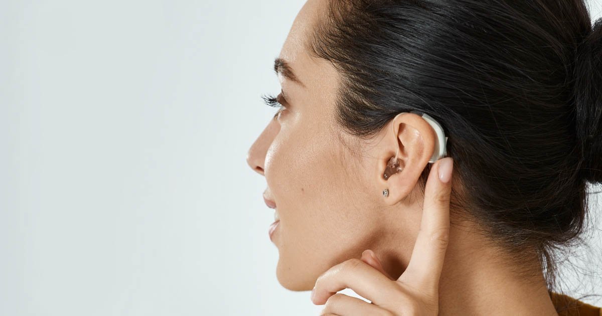 Limpeza aparelho auditivo: dicas essenciais para prolongar a vida útil do seu aparelho