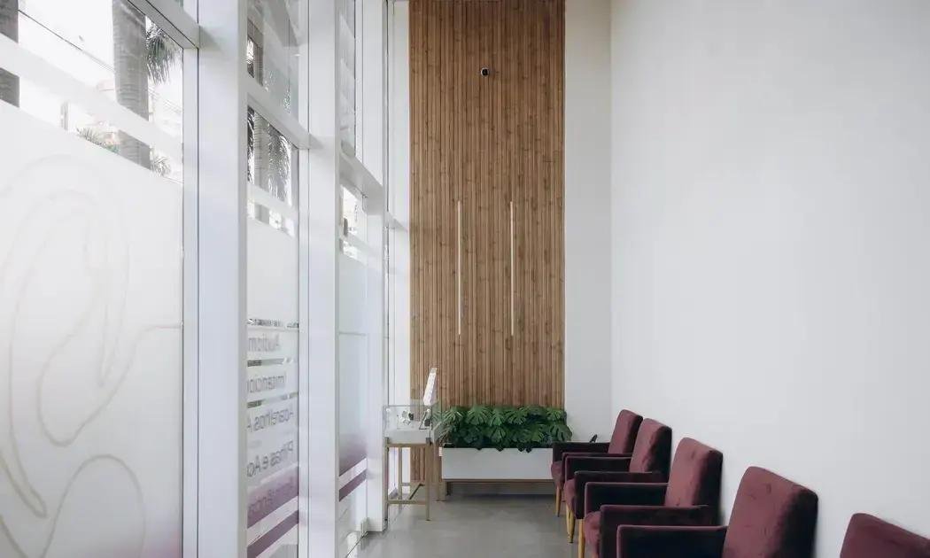 Perda auditiva unilateral: quando um aparelho auditivo CROS é indicado?