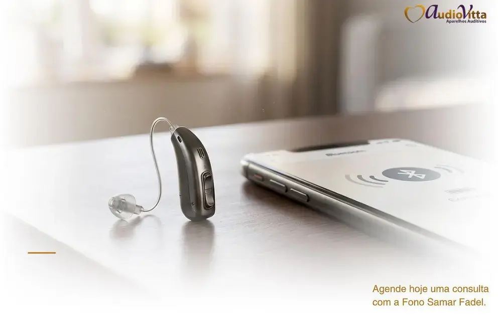 Aparelho auditivo Oticon Intent com Bluetooth.