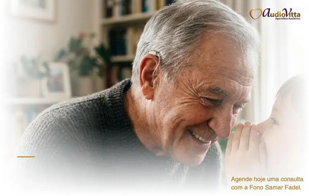 Aparelho Oticon Xceed para perda auditiva severa.